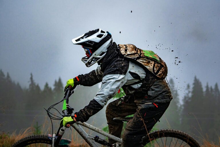 casco para bicicleta de montaña