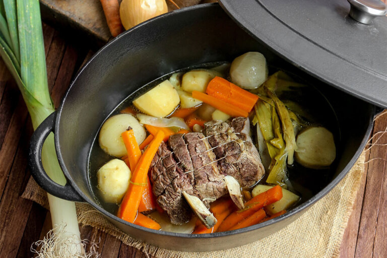 cazuela de hierro fundido