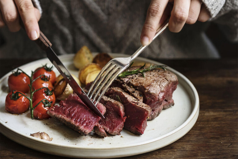 cubiertos para carne