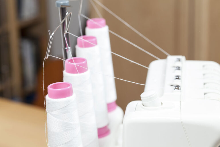 máquina de coser overlock