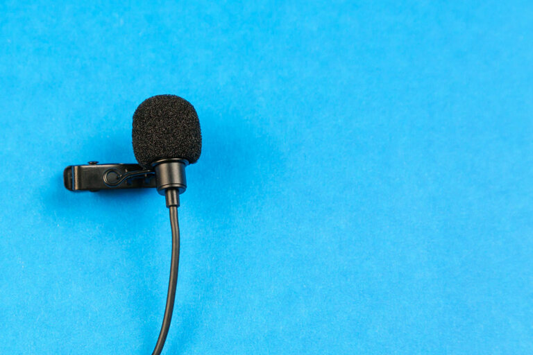 micrófono de solapa