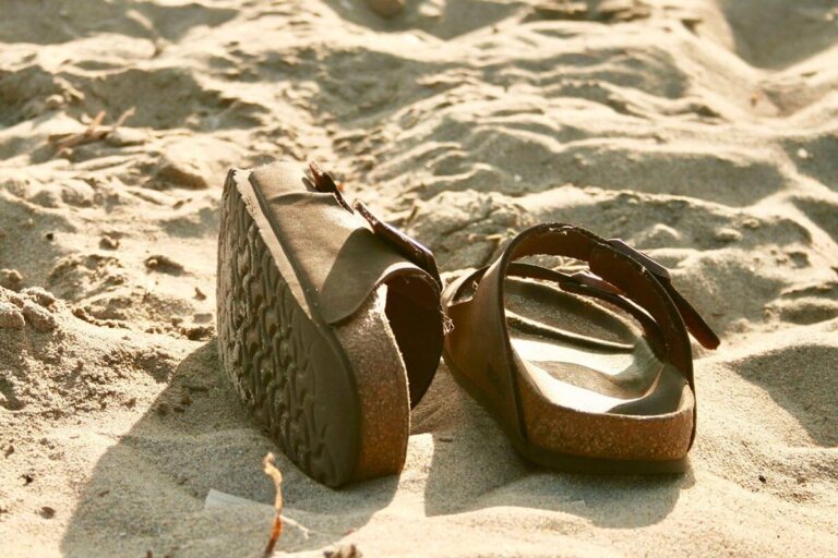 sandalia achinelada para hombre