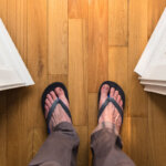 sandalia de dedo para hombre