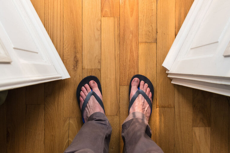 sandalia de dedo para hombre